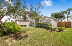 817 REFLECTIONS Loop E, WINTER HAVEN, FL 33884