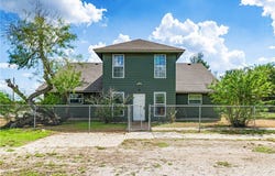 1220 W Johnston Avenue, Kingsville, TX 78363