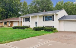 1616 Sandhurst Avenue E, Maplewood, MN 55109