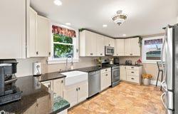105 E Pleasant Valley Street, Sigourney, IA 52591