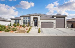 1949 N Mountain View Dr, Washington, UT 84780