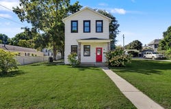 158 S Sycamore Street, El Paso, IL 61738