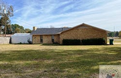 507 E Fannin St, DeKalb, TX 75559