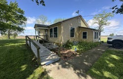 22513 E 800th Road, Paris, IL 61944