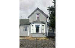 303 N OREGON St, Condon, OR 97823