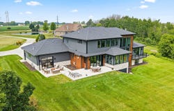 2016 JEN Drive, DE PERE, WI 54115