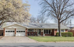 2900 W 16th St, Plainview, TX 79072