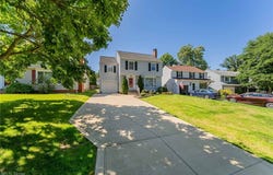 1164 Croyden Road, Lyndhurst, OH 44124