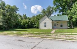 210 W Marion St, Paris, MO 65275