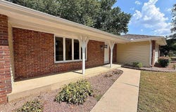 1527 E Hanover Street, Springfield, MO 65804