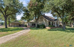 905 E 12th Street, Cameron, TX 76520
