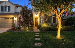 653 Bouma LN, Ripon, CA 95366