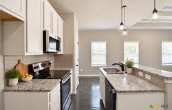 911 E Seideman Street, Seguin, TX 78155