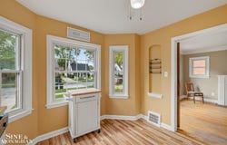 1242 Roslyn Road, Grosse Pointe Woods, MI 48236