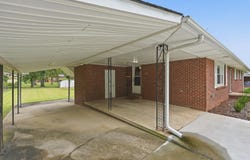 120 River Dr, Tuscumbia, AL 35674