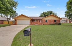 308 Elkview Drive, Elk City, OK 73644