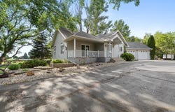 1204 16th Ave, Minot, ND 58701