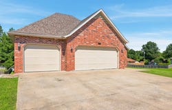 5561 S Pinehurst Avenue, Springfield, MO 65810