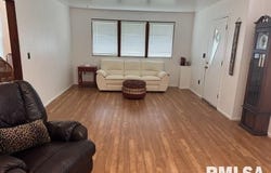 912 N Prairie Street, Jacksonville, IL 62650