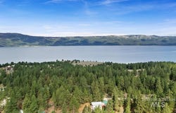 1496 Pine Ridge Dr, Cascade, ID 83611