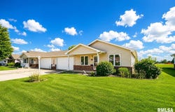 130 EASY Street, Washington, IL 61571