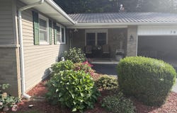 706 North Drive E, Marshall, MI 49068