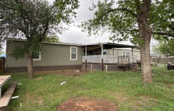 803 SE RAILROAD ST, TX 76933