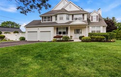 6 Poplar Lane, Commack, NY 11725