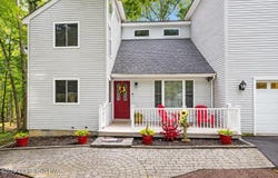 203 St Andrews Drive, Bushkill, PA 18324