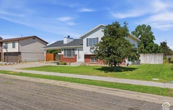3799 FOXGLEN Dr, Roy, UT 84067