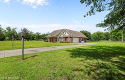 5560 Tara Rd, Waycross, GA 31503
