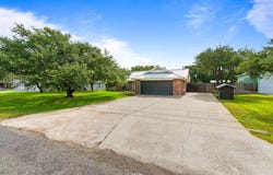 1146 Hickory Ave, ROCKPORT, TX 78382