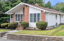 11 Mooney Rd, Salem, MA 01970