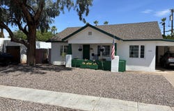 1524 E EARLL Drive, Phoenix, AZ 85014