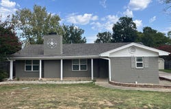 615 E Fairview Street, Blossom, TX 75416