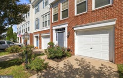 8112 RAINWATER Circle, MANASSAS, VA 20111