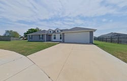 202 Fieldstone Circle, Gravette, AR 72736
