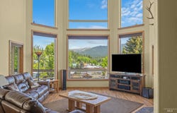 204 S 2nd St, Elk River, ID 83827