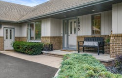 1905 Hickory Ln, Oshkosh, WI 54901