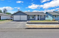 326 38TH Pl, Springfield, OR 97478