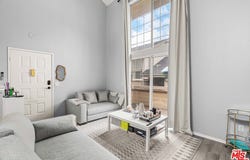 11150 Glenoaks Blvd, Los Angeles, CA 91331