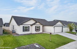 704 Regina Pl, Grandview, WA 98930