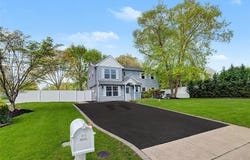 6 Lyons Lane, Coram, NY 11727