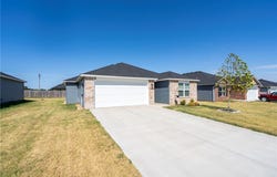 1533 Ace Avenue, Gentry, AR 72734