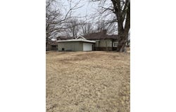 528 W Pershing Drive, Brooklyn, IA 52211