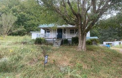 818 Chestnut St., Centertown, KY 42328