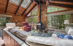 10 Debbie Trail, Hampton Bays, NY 11946