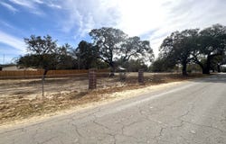 WASHINGTON, Devine, TX 78016