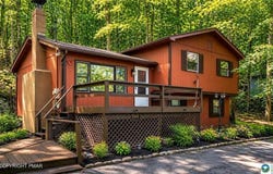 6061 Decker Road, Bushkill, PA 18324