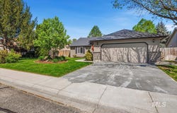 802 N Echohawk Way, Eagle, ID 83616